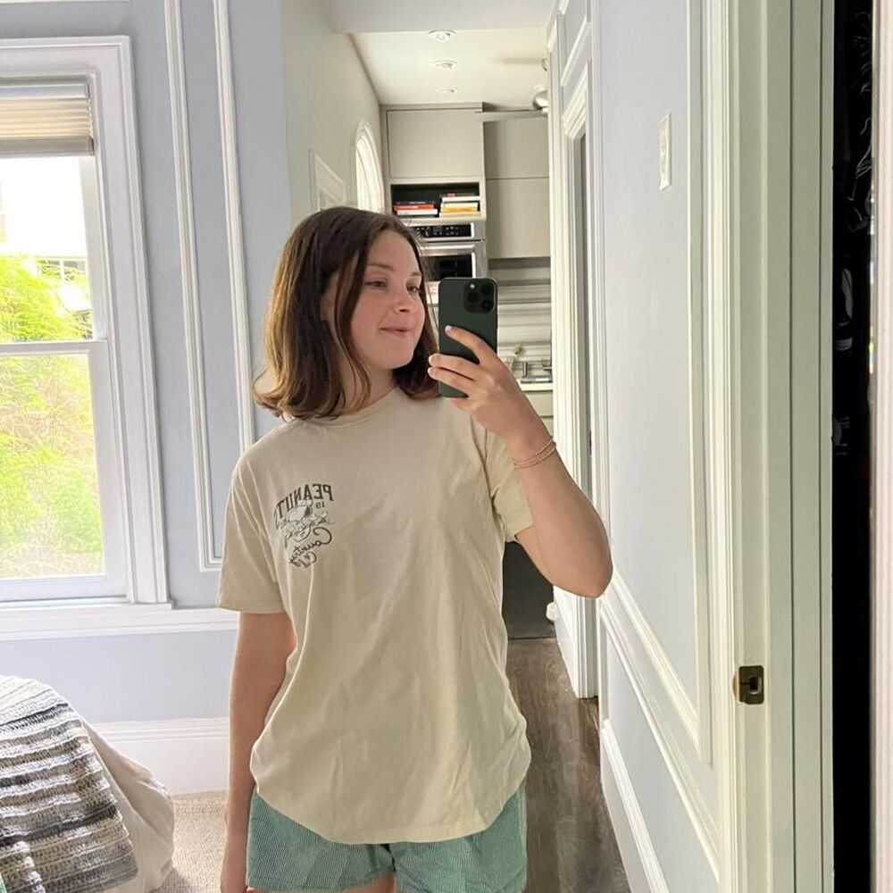 Peanuts Women's Cream and White T-shirt